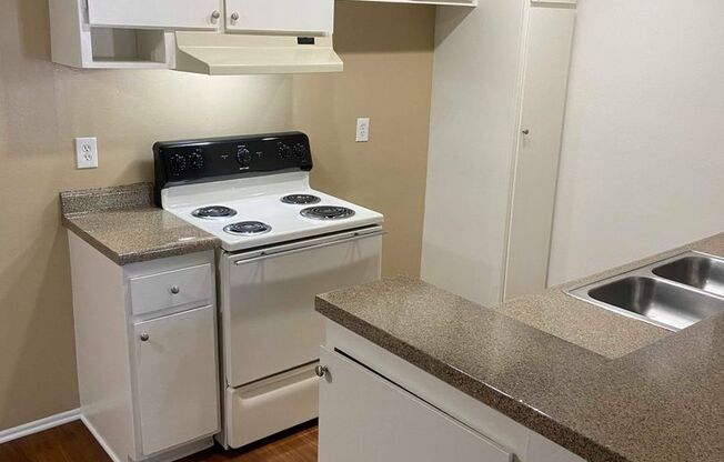 1 bed, 1 bath, 716 sqft, $2,150, Unit D005