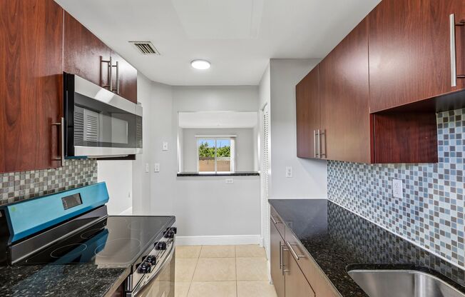 2 beds, 2 baths, $2,200, Unit R- 207