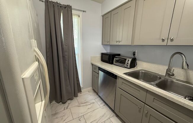 Remodeled Condo in Tustin