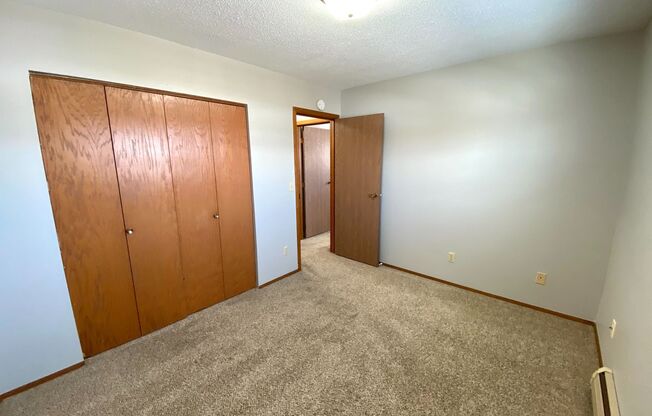 2 beds, 1 bath, $800, Unit 1