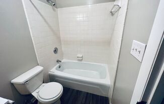 1 bed, 1 bath, 616 sqft, $878, Unit 44