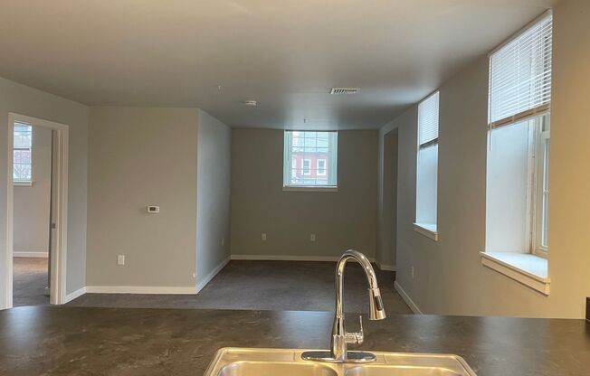 1 bed, 1 bath, 822 sqft, $1,150, Unit 204