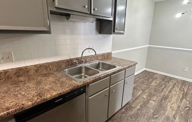 1 bed, 1 bath, 616 sqft, $878, Unit 33