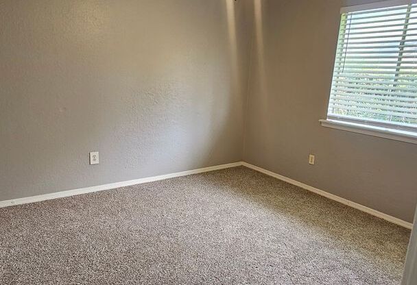 3 beds, 2 baths, 1,200 sqft, $1,400, Unit 519