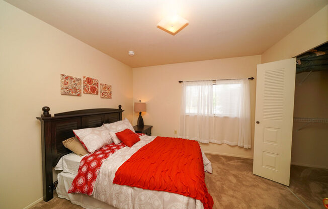 Cozy Bedrooms at Dupont Lakes Apartments, Fort Wayne, IN