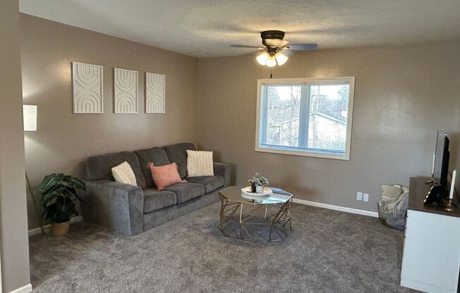 2 beds, 1.5 baths, 680 sqft, $949, Unit 8534