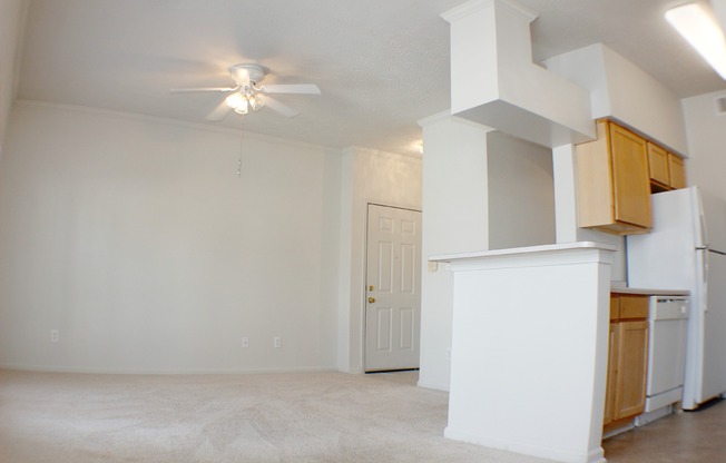 2 beds, 1 bath, 906 sqft, $1,429, Unit 9-9202