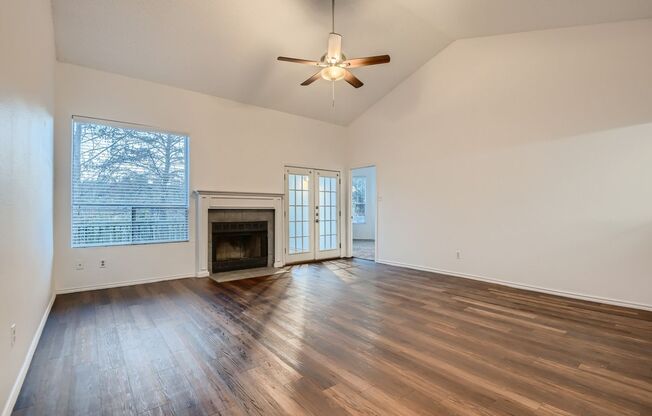 Beautiful 3/2 on Greenbelt (Inquire for Available Date & Pricing)