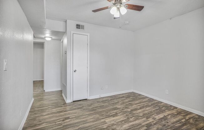 2 beds, 1 bath, 825 sqft, $995, Unit 6116-F