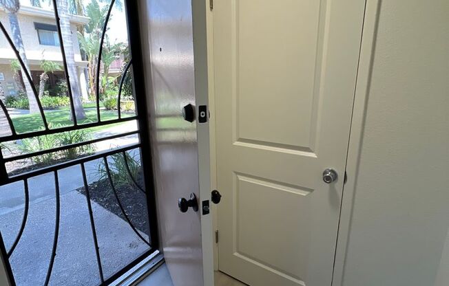 1 bed, 1 bath, 900 sqft, $2,172, Unit 381-18