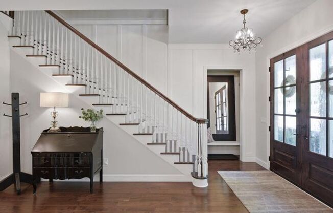 Luxury Living in Minnetonka – 6BR Home in Prime  Location