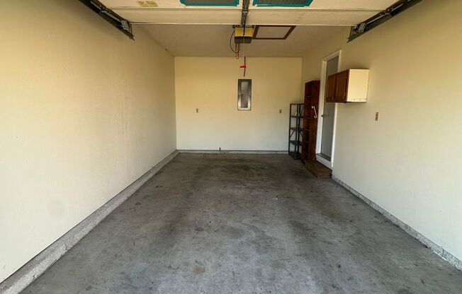 3 beds, 1 bath, $950