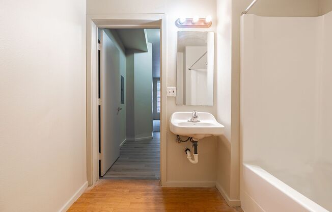 Studio, 1 bath, 505 sqft, $949, Unit 310