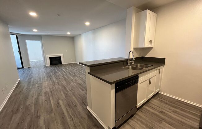 2 beds, 2 baths, 850 sqft, $2,948, Unit 313