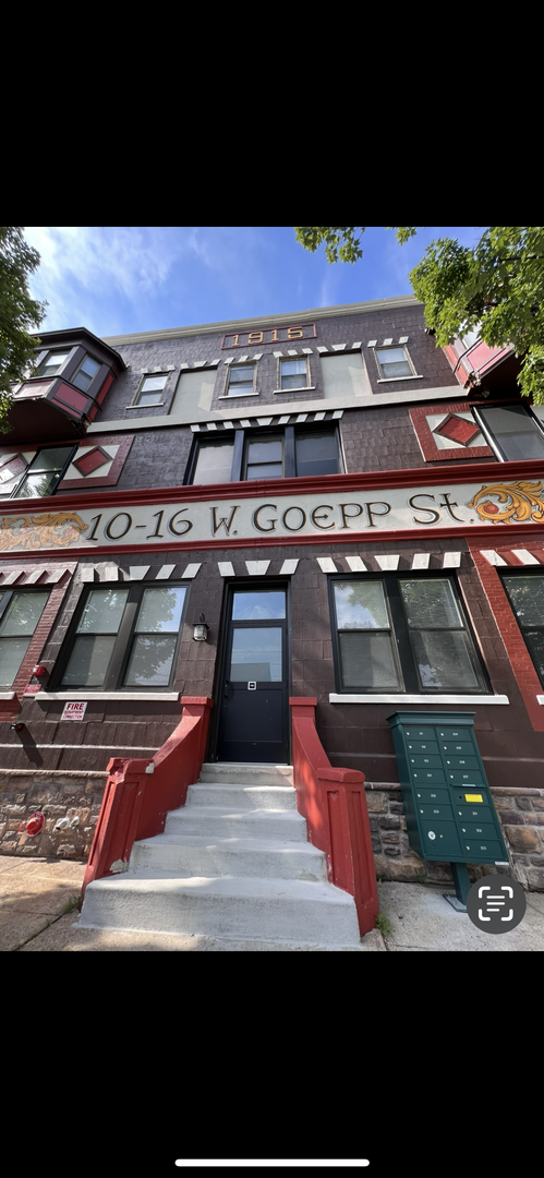 10 W Goepp Street