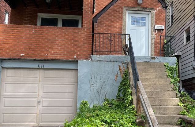 2 bed 1.5 bath home in Pittsburgh Pa!