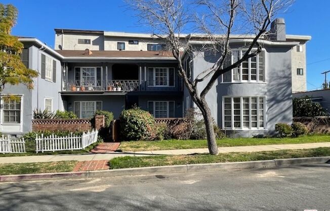 1208 BEVERLY GRN DR