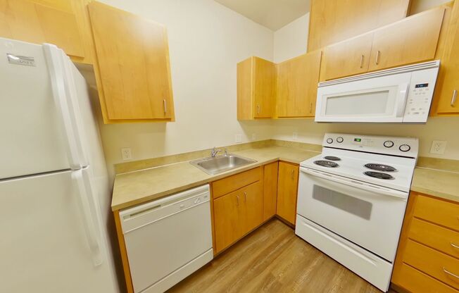 3 beds, 2 baths, $2,400, Unit 19