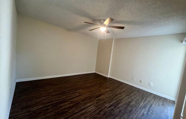 2 beds, 2 baths, $1,300, Unit # 1205