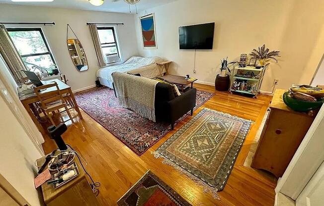 254 W 20 ST