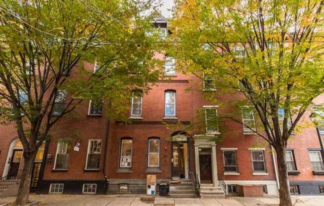 1BD | 1BA - 331 S 12th St #3R