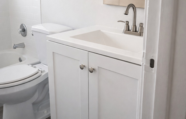 3 beds, 2 baths, 950 sqft, $2,550, Unit 205