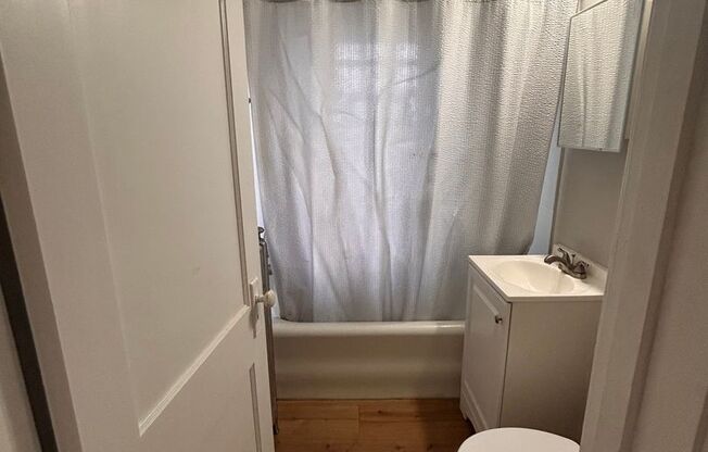 1 bed, 1 bath, $1,050, Unit 221