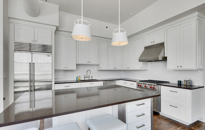 800 W 5th St