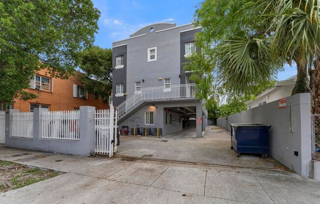 1 bed, 1.5 baths, 693 sqft, $1,950, Unit 208