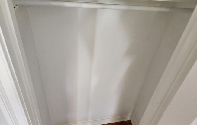 2 beds, 1 bath, 897 sqft, $2,335, Unit B-08