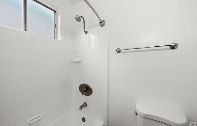 Studio, 1 bath, 395 sqft, $1,498, Unit 06