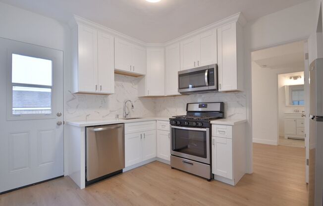 1 bed, 1 bath, 406 sqft, $3,000, Unit Lower Unit