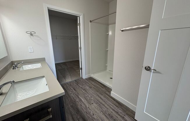 2 beds, 2 baths, 1,038 sqft, $1,895, Unit 4880-206