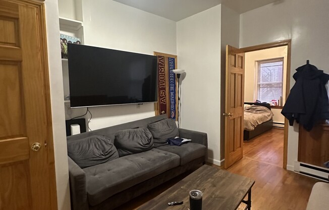 2 beds, 1 bath, $3,400, Unit 3F