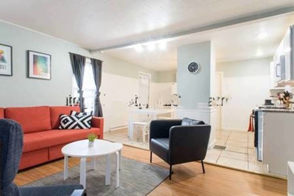 3 beds, 1 bath, $3,000, Unit 1F