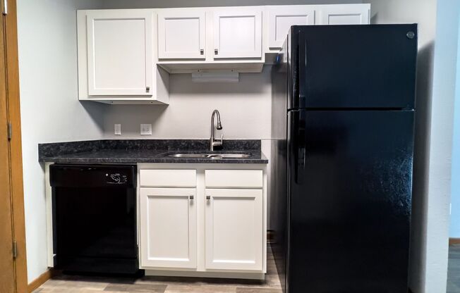 1 bed, 1 bath, 843 sqft, $1,181, Unit 05-203