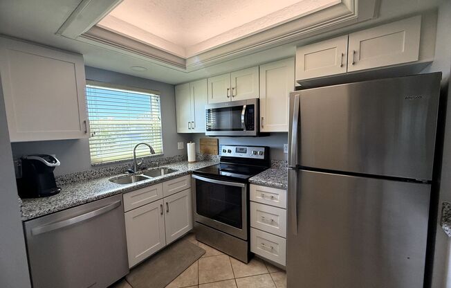 SEASONAL BEACH ACCESS 2/2 CONDO ON FT. MYERS BEACH!!!