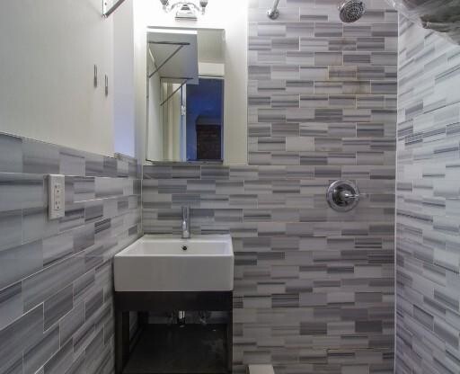 2 beds, 1 bath, $5,995, Unit 1F