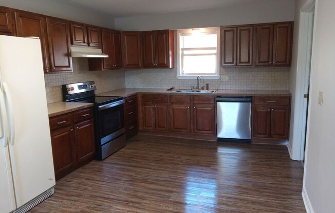 3 beds, 1 bath, $1,000