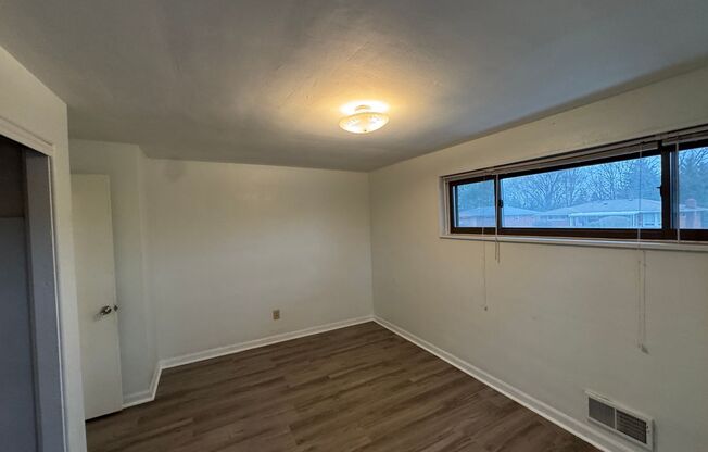 Available NOW!! 3 Bed 2 Full Bath Home