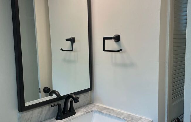 2 beds, 1 bath, 700 sqft, $1,750, Unit 216-04