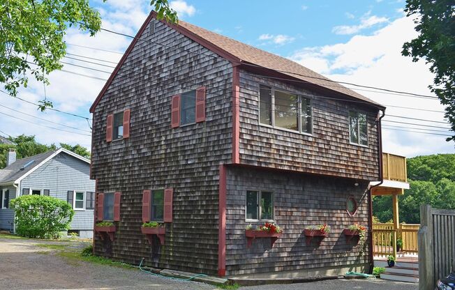 WINTER RENTAL: 334 Granite St, Rockport (Utilities Included)