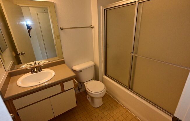 2 beds, 2 baths, $2,400, Unit 10
