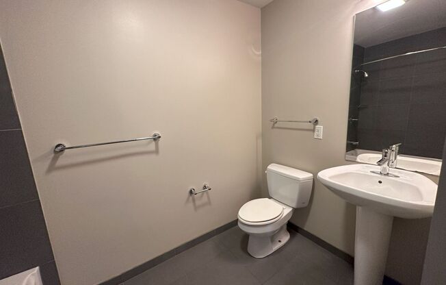 3 beds, 2 baths, 1,292 sqft, $2,800, Unit 1102