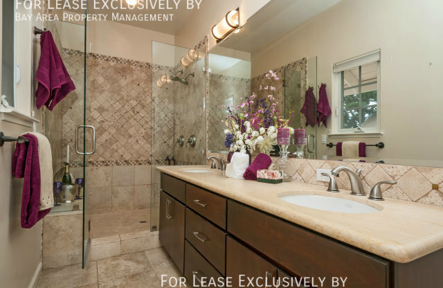 1004 E 5 AVE
