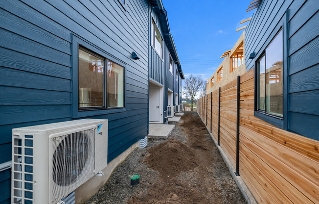 800 838 S 19 ST