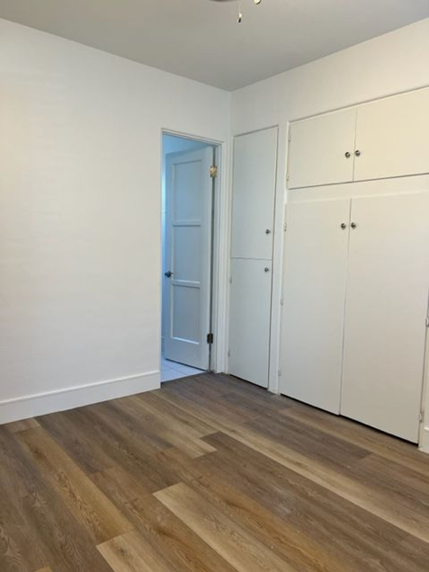 BEACH CLOSE- Welcome to Emerald Street a 1 Bedroom Cottage