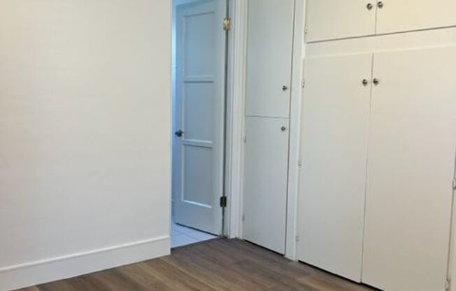 BEACH CLOSE- Welcome to Emerald Street a 1 Bedroom Cottage