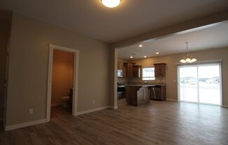 3 beds, 2.5 baths, 1,367 sqft, $1,595, Unit 403