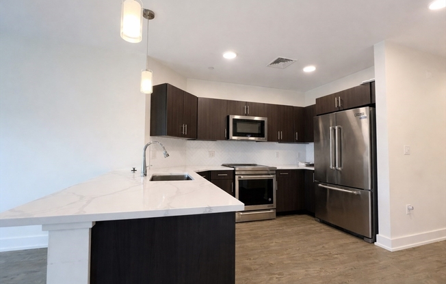 2 beds, 2 baths, 1,000 sqft, $4,050, Unit 201